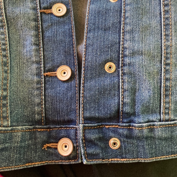 Girls size 5/6 Children’s Place gently used denim jacket with snap closure - Picture 3 of 6